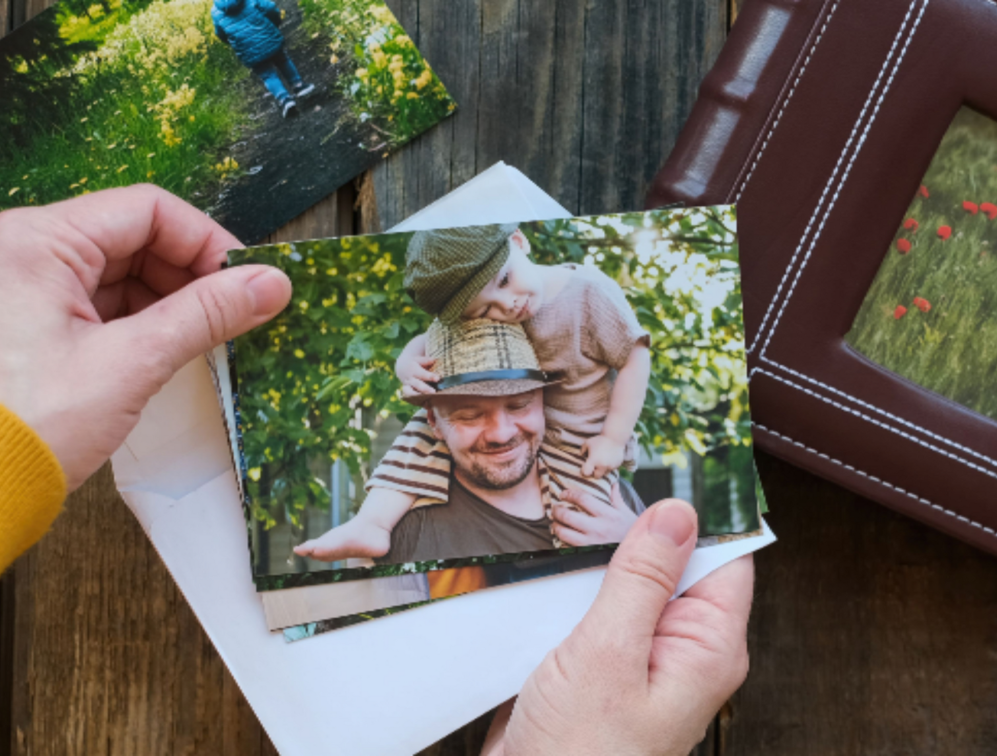 Fotografie cu tatal si copil pe umeri